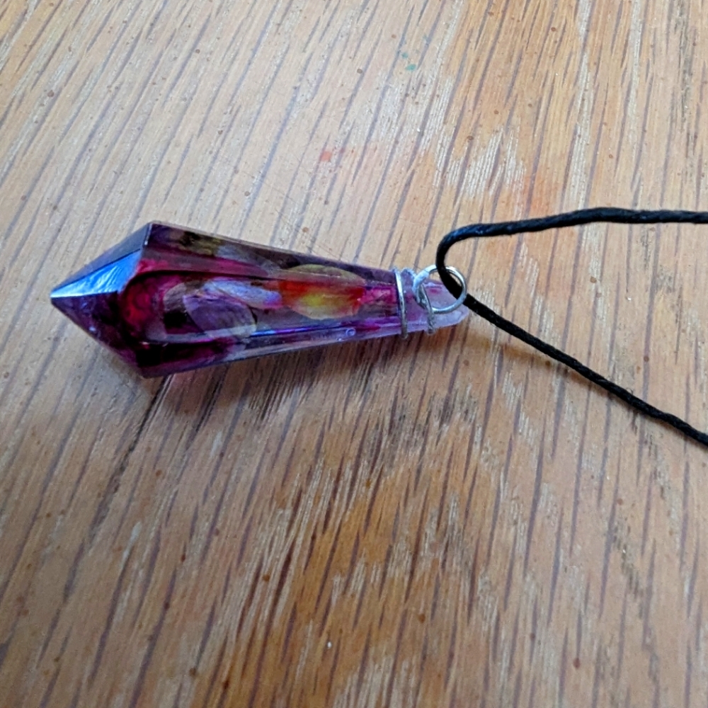 Crystal shaped pendant necklace